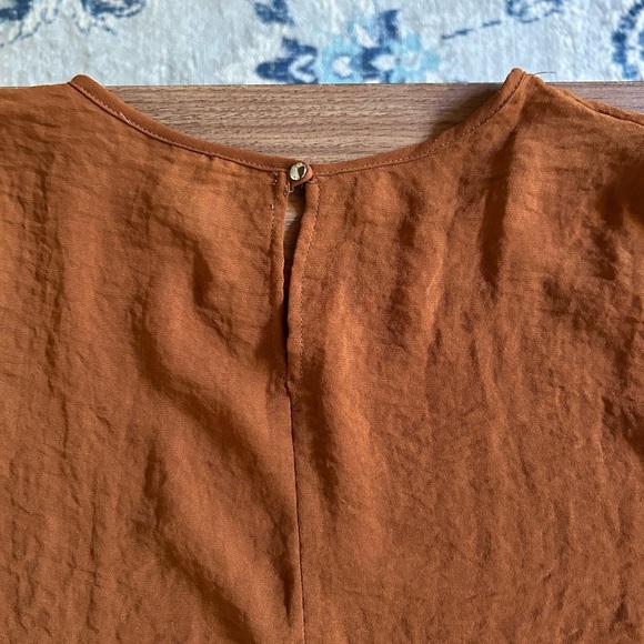 Chestnut 3/4 length sleeve blouse, cognac/rust color, lightweight, back keyhole - Picture 5 of 9